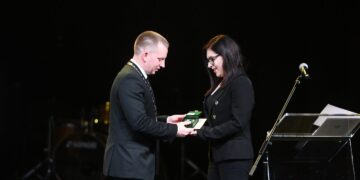 Apdovanojimas iš mero Povilo Isodos rankų