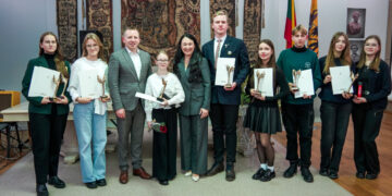 Įteikti apdovanojimai mokinių taryboms