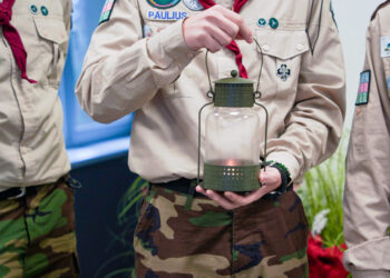 Marijampolės skautai į Marijampolę parvežė Betliejaus ugnį