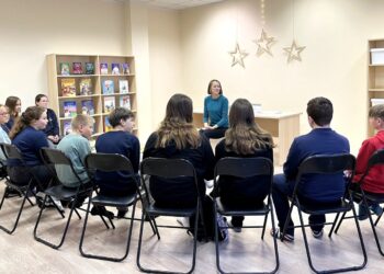 Moksleiviai, norintys daugiau sužinoti apie socialinę-pilietinę veiklą, apsilankė Šakių bibliotekoje