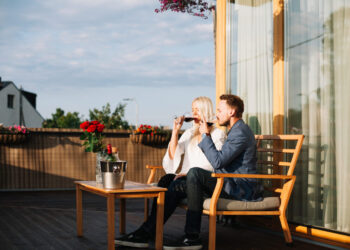 Lauko terasos vargai ir džiaugsmai: kaip palaikyti tvarką ir jaukumą?