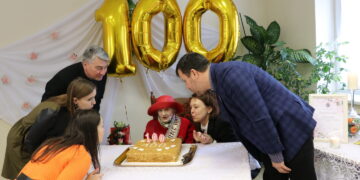 Kalvarijos socialinės globos namuose - šimtametės sveikinimas