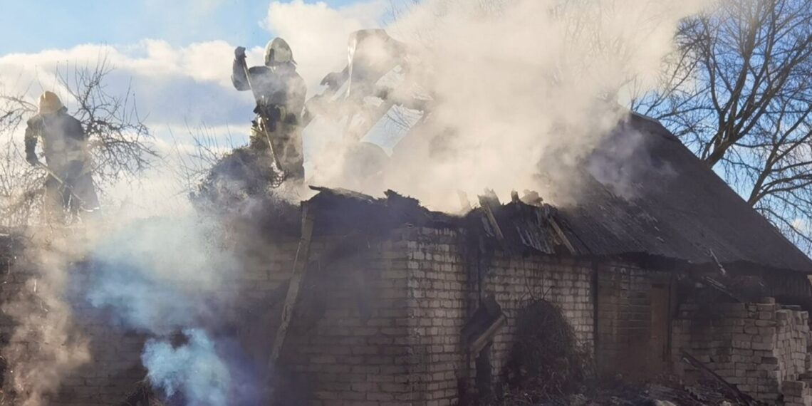 Išaugus gaisrų skaičiui, ugniagesiai gelbėtojai ragina pasirūpinti namų saugumu