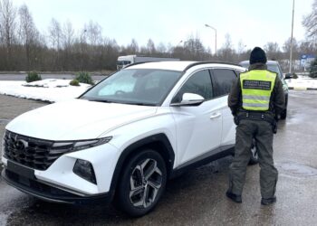 Londone vogtas visureigis Šančių nepasiekė – VSAT pareigūnai jį sulaikė vos įvažiavusį Lietuvą