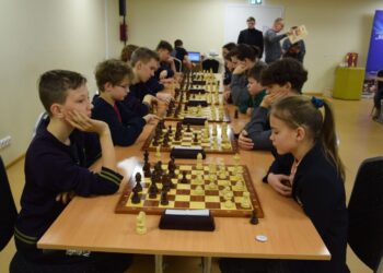 Prie šachmatų lentų – beveik pusšimtis moksleivių