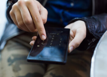 Rusakalbis asmuo išviliojo pinigus iš Gelgaudiškio gyventojo