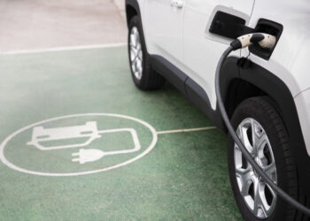 Apmokestinama elektromobilių įkrovimo paslauga