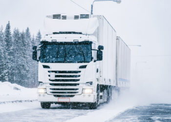 Nuo transporto priemonės nukritęs ledo gabalas sukėlė eismo įvykį