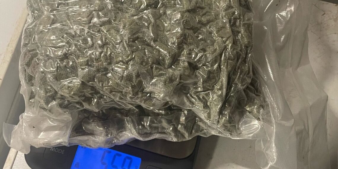 Marijampolės kriminalistai iš nelegalios apyvartos išėmė 1 kilogramą narkotinių medžiagų bei sulaikė jas platinusį asmenį