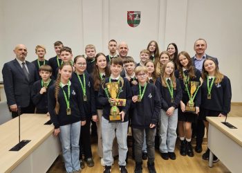 Pasveikinti Lietuvos mokyklų žaidynių kvadrato varžybų nugalėtojai - Šakių „Varpo“ mokyklos moksleiviai