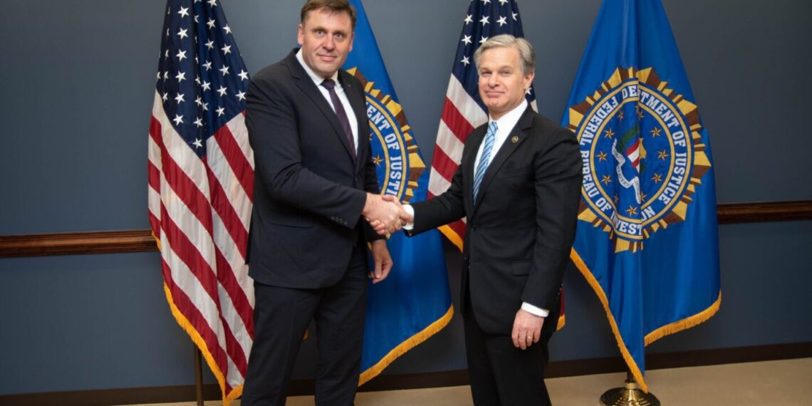 Susitiko FTB direktorius ir Lietuvos kriminalinės policijos biuro viršininkas