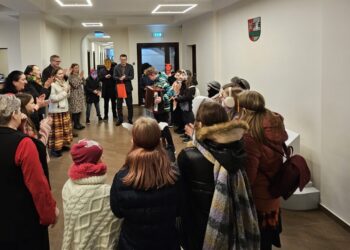 Užgavėnių persirengėliai neaplenkė ir Šakių rajono savivaldybės administracijos