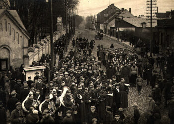 Vasario 16 d. skirtas paradas Vilkaviškyje - ties Vytauto g. sankryža