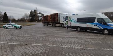 Policijos dėmesys - krovininių transporto priemonių ir autobusų vairuotojams