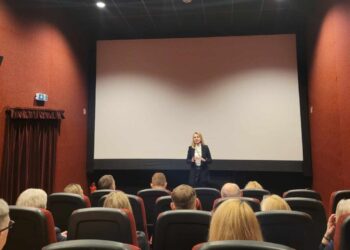 Mažojoje kino teatro salėje pristatytas 4K raiškos lazerinis projektorius