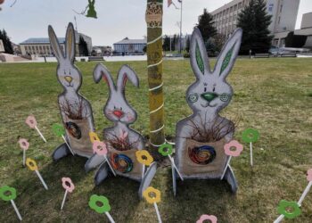 Aikštėje įsitaisė ir Velykiniai kiškiai