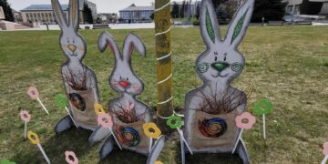 Aikštėje įsitaisė ir Velykiniai kiškiai