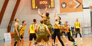 Aštuntfinalio serijos pradėti pergale „atakiečiams“ septyniolikos taškų persvaros neužteko