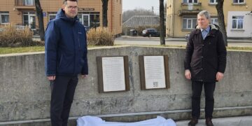 Atidengta atminimo lenta, skirta Šakių rajono žydų gelbėtojams ir pasaulio tautų teisuoliams atminti