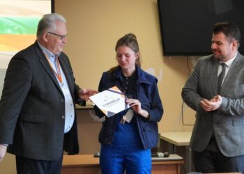 Įteiktos stipendijos geriausiems mokiniams ir mokytojams