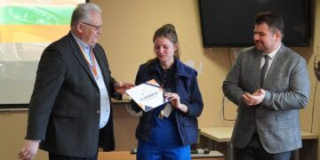 Įteiktos stipendijos geriausiems mokiniams ir mokytojams