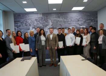 Įteiktos stipendijos kolegijos studentams ir profesinio rengimo centro moksleiviams