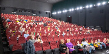 Jaunieji marijampoliečiai Žemės dieną paminėjo „Spindulio“ kino teatre