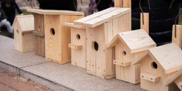 Marijampolės Poezijos parke ir Rygiškių Jono gimnazijos skverelyje pakabinti nauji namai paukšteliams