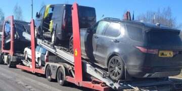 Pro Kalvarijos pasieniečius neprasprūdo vogtas visureigis „Land Rover“ ir BMV su suklastotu VIN