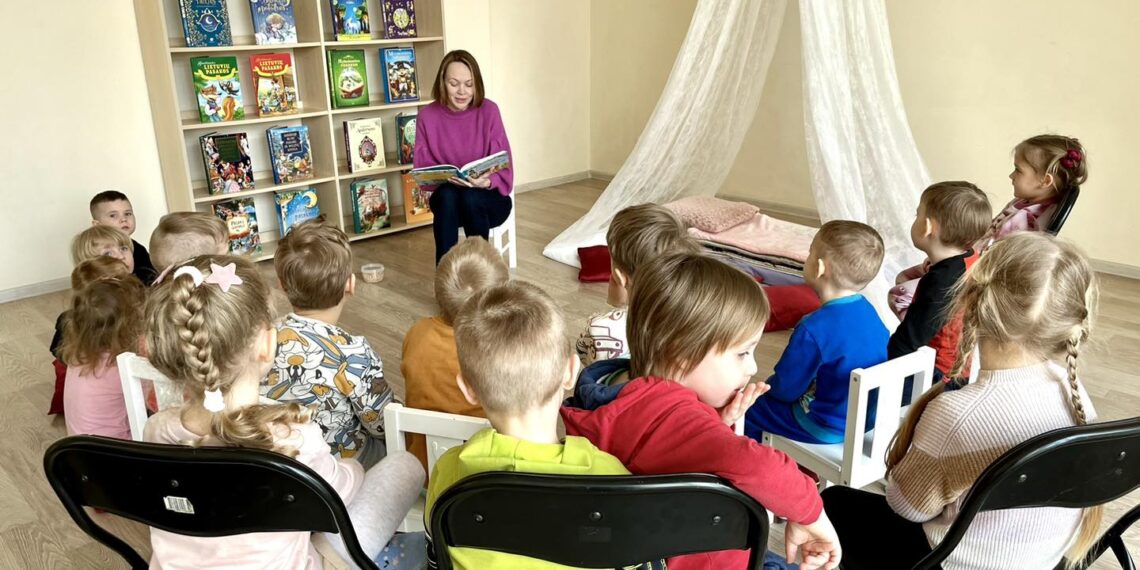 Šakių bibliotekoje vaikai susipažino su biblioteka ir sensoriniais skaitymais