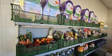 Šakiuose oficialiai atidaryta „Maisto banko“ atiduotuvė