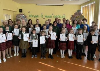Vilkaviškio pradinėje mokykloje vyko minėjimas „Tėvynei iš vaiko širdelės“