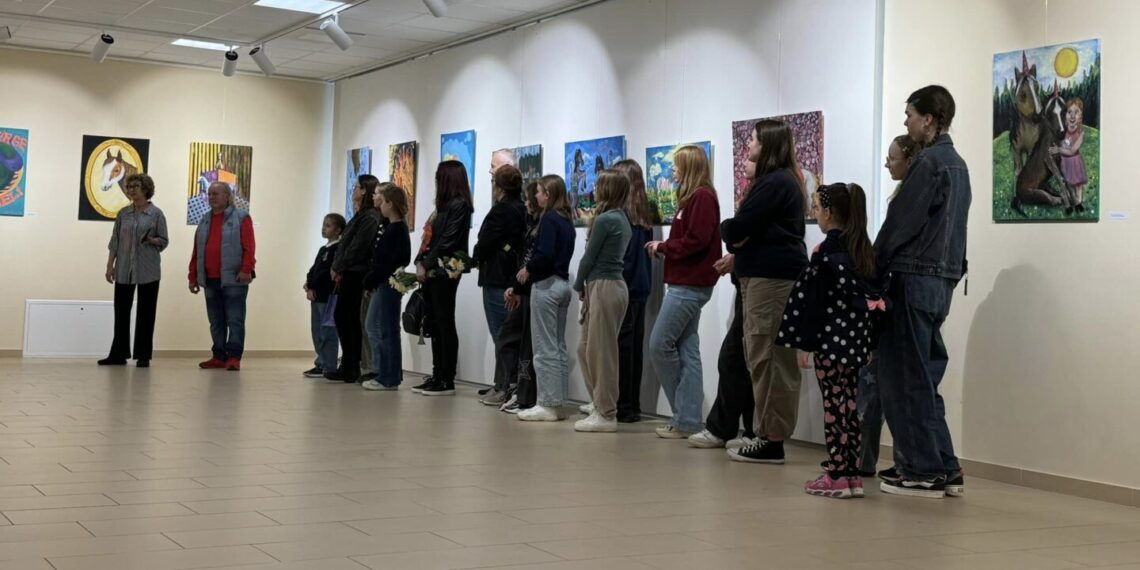 Šakių kultūros centre vyko parodos „SAKMĖ APIE ŽIRGĄ“ atidarymas