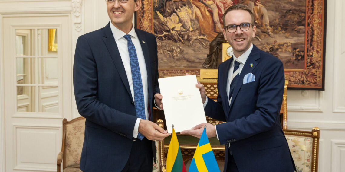Memorandumą pasirašė Lietuvos susisiekimo ministras Marius Skuodis ir Švedijos infrastruktūros ministras Andreas Carlson
