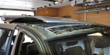 Automobilio stoge - kontrabandinių rūkalų slėptuvė