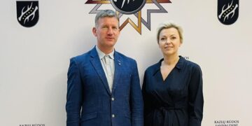 Darbą pradeda Kazlų Rūdos Kazio Griniaus gimnazijos direktorė