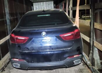 Kalvarijos pasieniečiai sulaikė du apynaujus BMW visureigius, ieškomus Danijoje