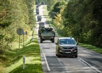 Kariuomenės transporto konvojų vykimas