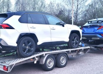 Pasienyje su Lenkija VSAT pareigūnai sulaikė du prabangius visureigius