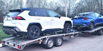 Pasienyje su Lenkija VSAT pareigūnai sulaikė du prabangius visureigius