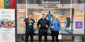 Radviliškio jėgos trikovės klubo komandos nariai: E. Bunys. K. Balsys ir V. Kanapinskas