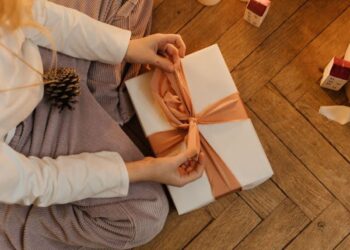 Vestuvių metinių dovanos aplenkiant tradicijas – kuo dar nustebinti savo mylimą žmogų?