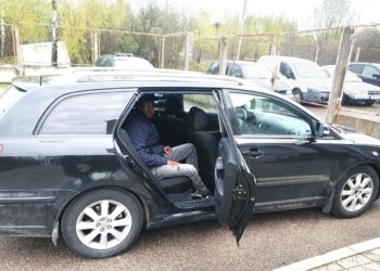 Veždamas du įtartinus užsieniečius į Lenkiją, pavežėjas stabtelėjo prie kelyje patruliavusių pasieniečių