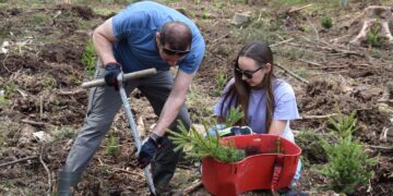 Vilkaviškiečiai prisijungė prie nacionalinio miškasodžio „Kad giria žaliuotų“