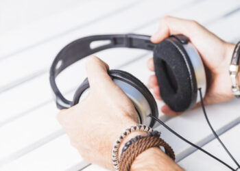 Dažnas ausinių naudojimas gali sukelti rimtų problemų