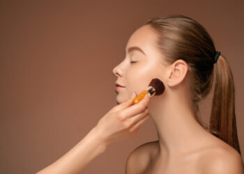 Kaip pasirinkti kreminę pudrą?