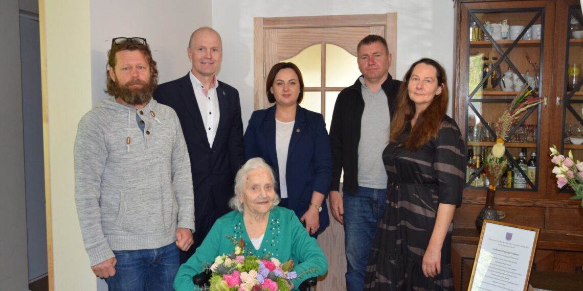 Pasveikinta šimtametė Vilkaviškio rajono gyventoja