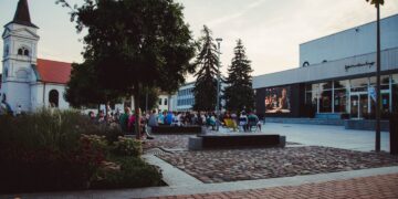 Lauko kino seansai grįžtą į „Spindulio“ kino teatro LED ekraną