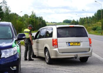 Neteisėtų migrantų kelionė į Prancūziją baigėsi pasienyje su Lenkija