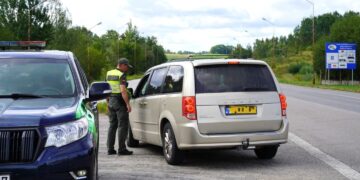 Neteisėtų migrantų kelionė į Prancūziją baigėsi pasienyje su Lenkija